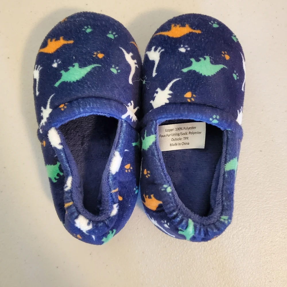 Toddler dinosaur slippers. Size‎ 7/8. NWOT.